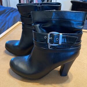 Elegant Black Heeled Boots with Buckle